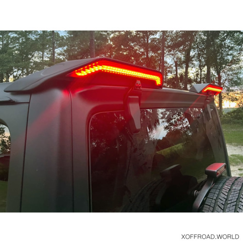 Spoiler de luces traseras LED montado en el techo